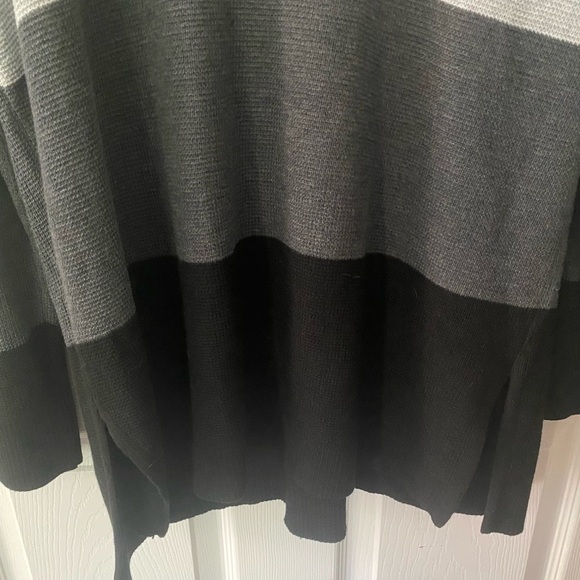 Vince Camuto Cream and Gray Crew Neck Sweater - Picture 3 of 7